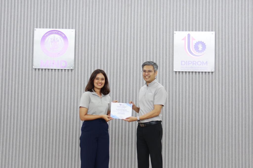 ลสล.วีระพล มอบรางวัลคนดี สล.กสอ. และกลุ่มงานส่งเสริมคุณธรรม สล.กสอ. ประจำปี พ.ศ. 2568