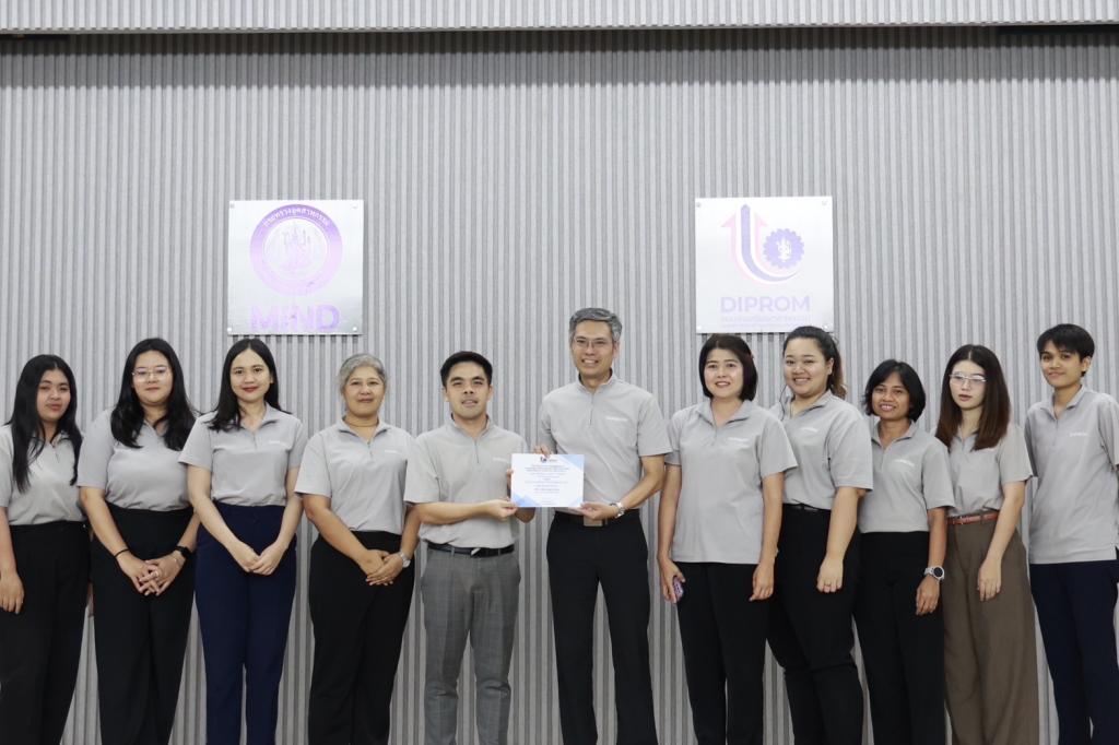 ลสล.วีระพล มอบรางวัลคนดี สล.กสอ. และกลุ่มงานส่งเสริมคุณธรรม สล.กสอ. ประจำปี พ.ศ. 2568