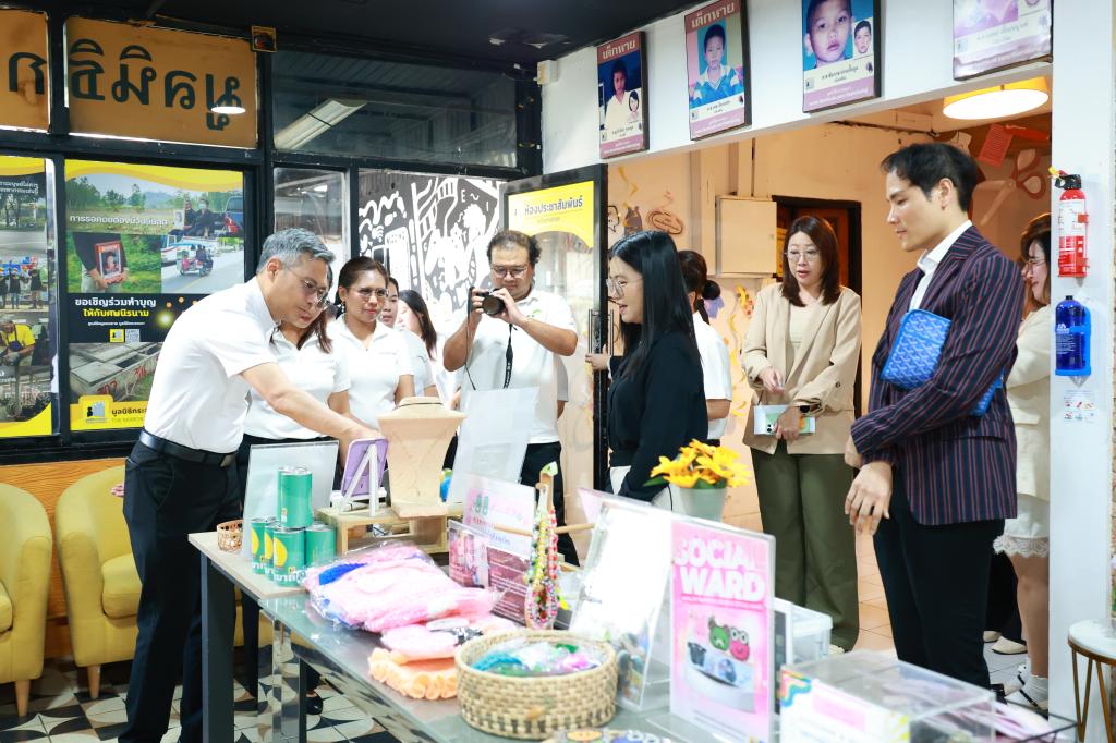 สำนักงานเลขานุการกรม กรมส่งเสริมอุตสาหกรรม จับมือ JC&CO เปิดพลังบุญ! จัดกิจกรรมบริจาคสิ่งของเหลือใช้ สมทบทุนโครงการ “จ้างวานข้า” มูลนิธิกระจกเงา